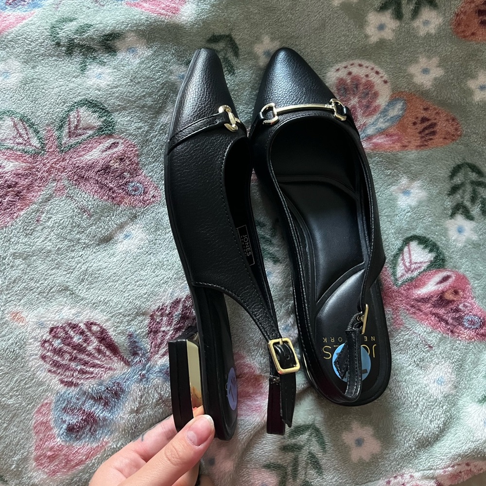 Pointed toe flats with heel